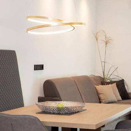 Nice Living Neue- Moderne Apartments Im Herzen Von Brixen - Kostenlose Brixencard - Ideal Fuer Familien, Paare, Geschaeftsreisende Und Allen Urlaubs Hungrigen Ngoại thất bức ảnh